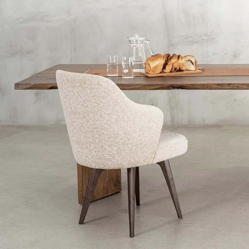 Fili Dining Chair – Elegant Design with Adaptive Comfort